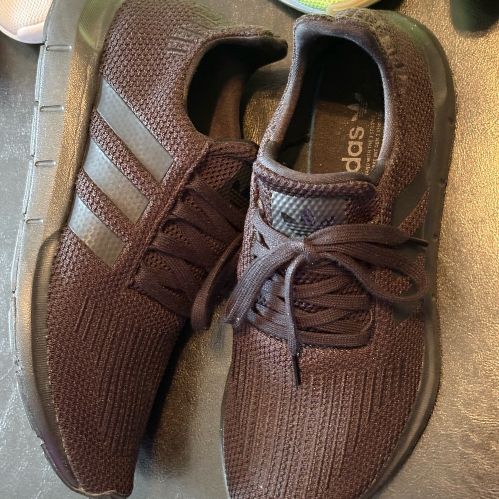 Adidas Men's BLACK Athletic Shoes. Also fit a women’s size 10.
